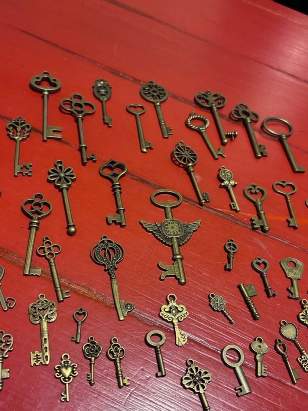 Bag of Antique Style Fun Skeleton Zhuyan Keys - Brass Tone. (#45 total)